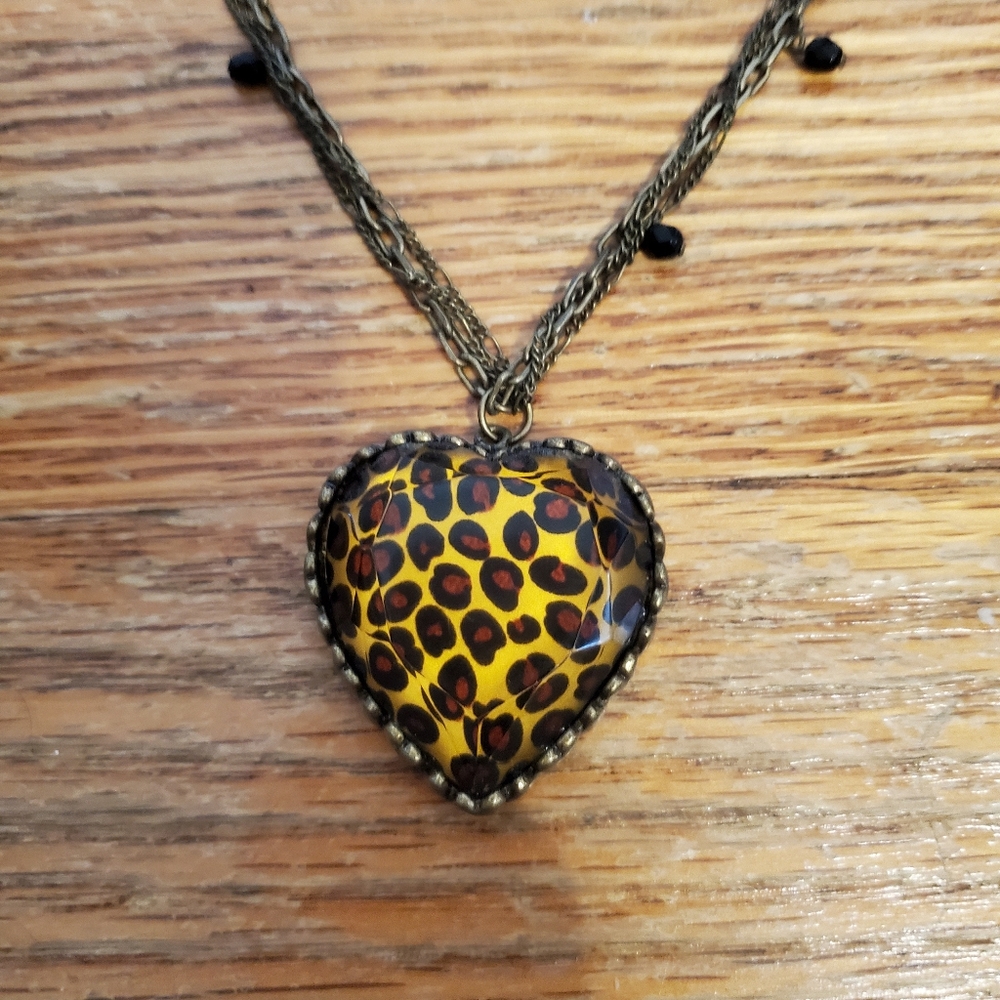 Betsey Johnson cheetah heart necklace - Picture 3 of 4